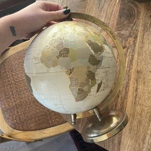 Neutral / Gold Globe